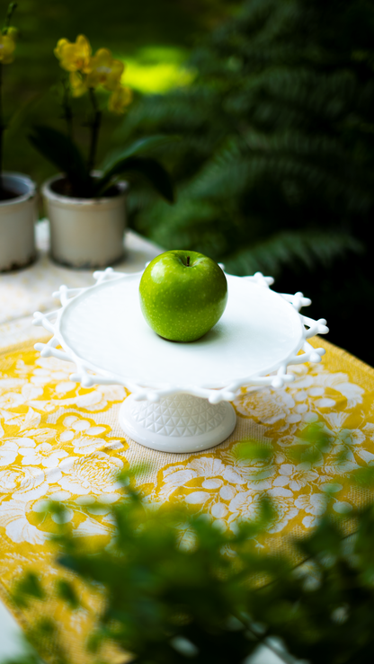 Crisscross Milk Lattice Pedestal