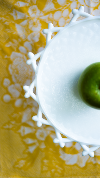 Crisscross Milk Lattice Pedestal