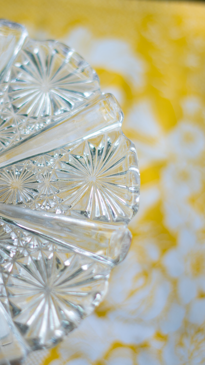 Pedestal de vidrio con rayos de sol