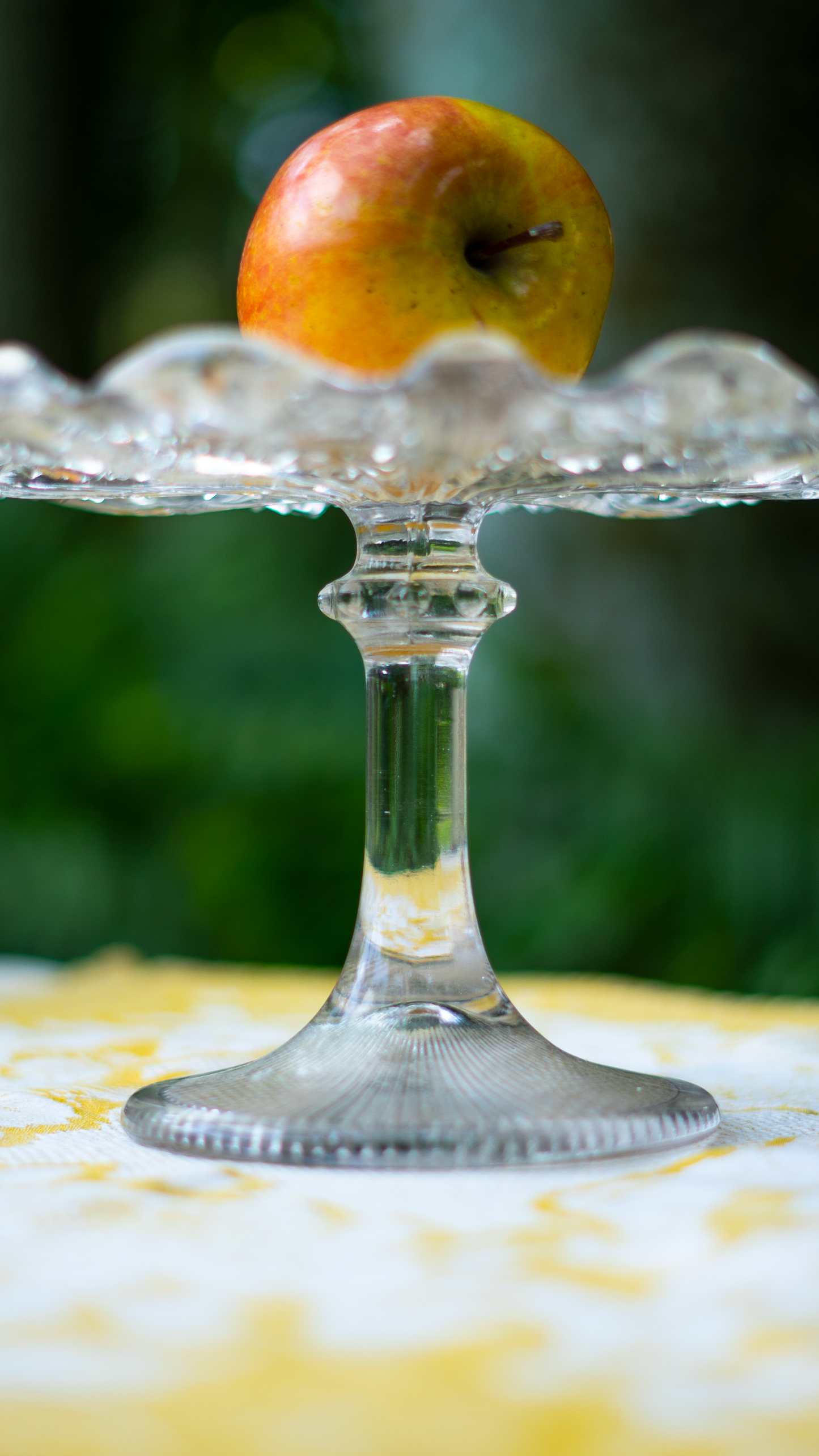 Pedestal de vidrio con rayos de sol